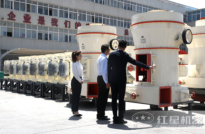 用戶(hù)參觀(guān)紅星磨粉機(jī)